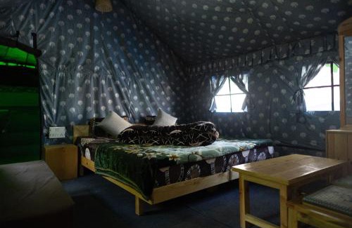 Naddi Otro | The tented tribe