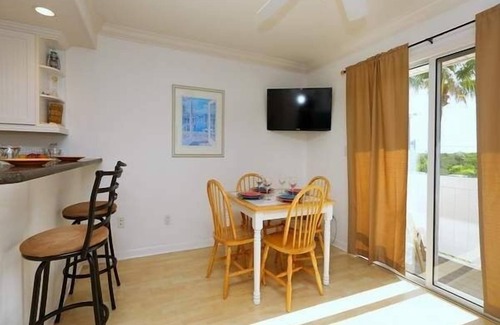 Ilexhurst Condominio | The Terrace 3 2 Bedroom Townhouse by RedAwning