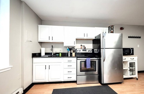 Wilmington Apartamento | The Terrace at Park Place 2nd Floor Walk up -cozy 2 Bedroom Fast Wifi Free Coffee