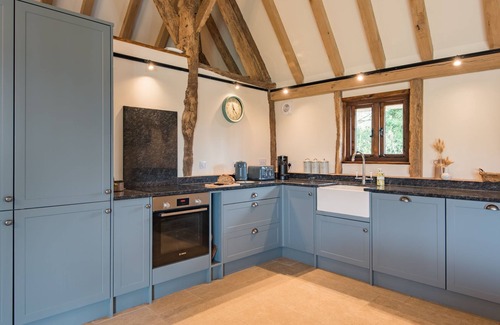 Stowting Cabaña | The Thatched Barn - a holiday let that sleeps 2 guests in 1 bedroom