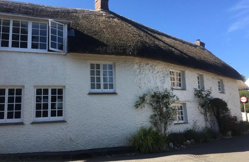 Feock Casa | The Thatched Cottage