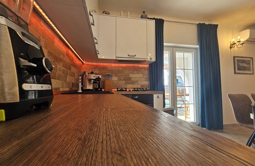 Arbanija Villa | El apartamento grande y totalmente equipado cerca del mar rodeado por un amplio jardín