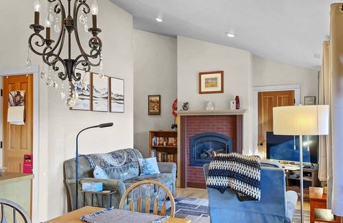 Sisters Casa | The Three Sisters 2 bdrm/2 bath home located in Pine Meadow Village next to the