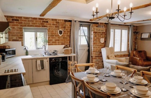 King's Lynn Cabaña | The Threshing Barn -relaxing Countryside spa Break