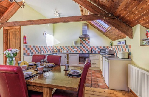 Westleigh Cabaña | The Threshing Barn - UK35754