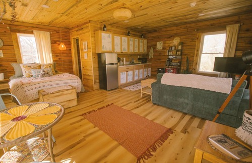 Elizabethton Cabina | The Thru-Hiker: A Tiny Cabin in Appalachia, less than 5 miles from the AT!