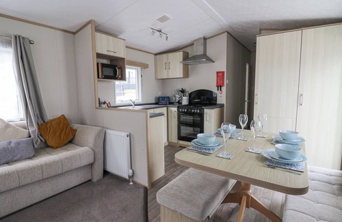 Llanarth Cabaña | THE TIDDLER, pet friendly, with a garden in Llanarth