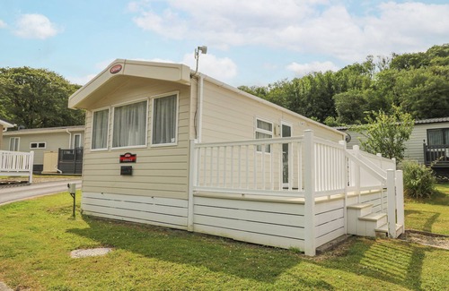 Llanarth Cabaña | THE TIDDLER, pet friendly, with a garden in Llanarth