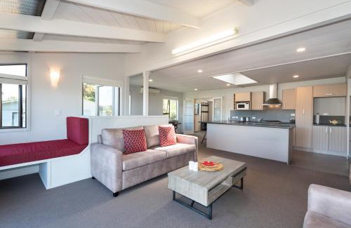 Okiato Casa | The Tide Watcher - Okiato Holiday Home