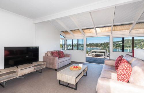 Okiato Casa | The Tide Watcher - Okiato Holiday Home