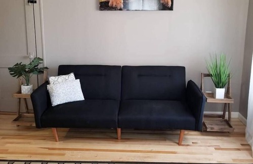 Near Eastside Apartamento | ☆The Tiger Suite❤Free parking lot parking☆