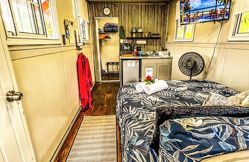 Pahoa Cabina | The Tiki Hut Retreat Experience