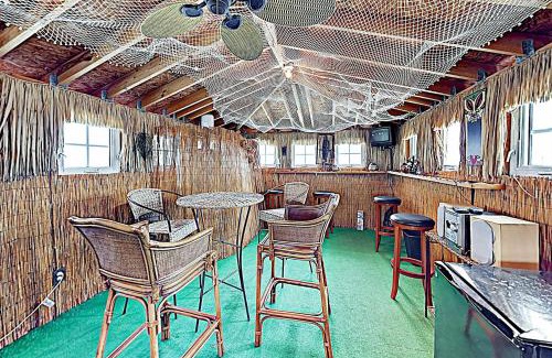 Ocean Isle Beach Casa | The Tiki Hut