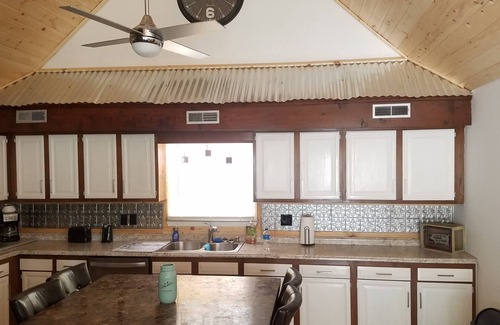 Forest City Casa | The Tin Roof- 4bd, 1. 5bth