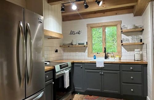Dahlonega Cabina | The Tiny Mansion: New A-Frame! Secluded, Great Getaway in Dahlonega!