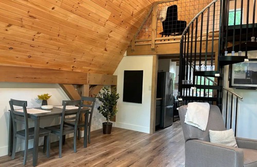 Dahlonega Cabina | The Tiny Mansion: New A-Frame! Secluded, Great Getaway in Dahlonega!