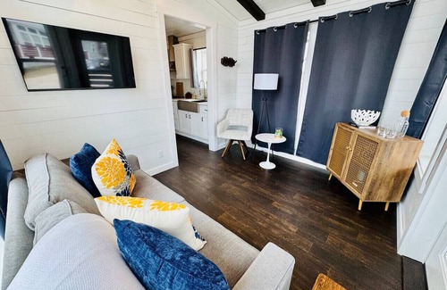 Austin Casa | The Tiny Treasure | Pool & Hot Tub