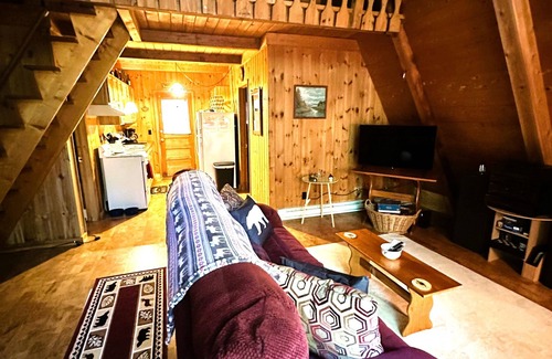 Jay Cabina | The Toasty Chalet - minutes from Whiteface Mt! Dogs welcome!