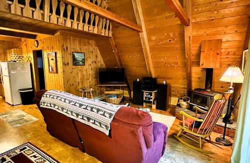 Jay Cabina | The Toasty Chalet - minutes from Whiteface Mt! Dogs welcome!
