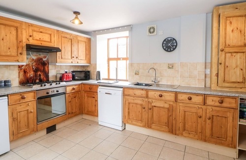 Over Haddon Cabaña | THE TOM WRAGG SUITE, pet friendly, with a garden in Bakewell