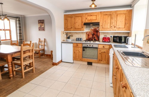 Over Haddon Cabaña | THE TOM WRAGG SUITE, pet friendly, with a garden in Bakewell