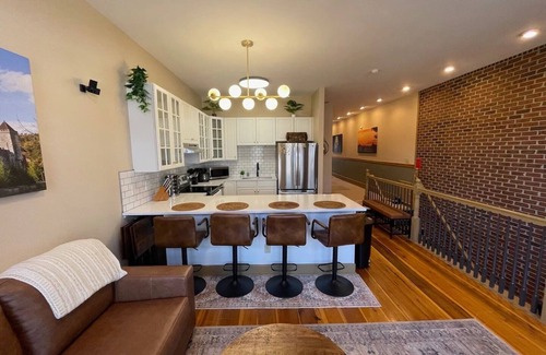 Versailles Apartamento | The Top Shelf on the Bourbon Trail in Historical Downtown Versailles