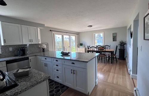 Ocean Bluff-Brant Rock Casa | The Tower Beach House: Expansive ocean views from tower observatory room and widows walk. 2 blocks to beaches in Brant Rock beach community