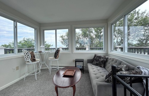 Ocean Bluff-Brant Rock Casa | The Tower Beach House: Expansive ocean views from tower observatory room and widows walk. 2 blocks to beaches in Brant Rock beach community