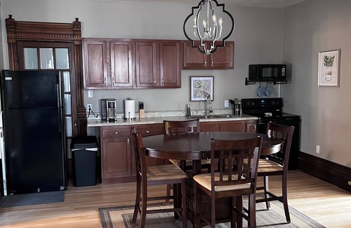 Eau Claire Apartamento | The Tower on Summit