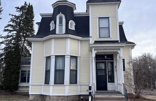 Eau Claire Apartamento | The Tower on Summit