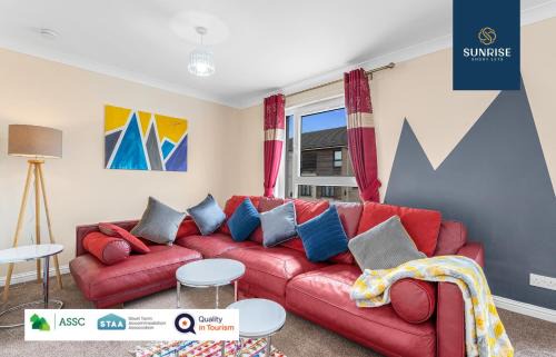 Dundee Apartamento | THE TOWNHOUSE, 4 Rooms Large Beds with TV's, Poker Table, Fully Equipped, Easy Ring-Road Access, Parking, WiFi, 5 MINS TO CITY CENTRE - Long Stays, INVOICE and REDUCED PRICE are only via SUNRISE SHORT LETS Dundee