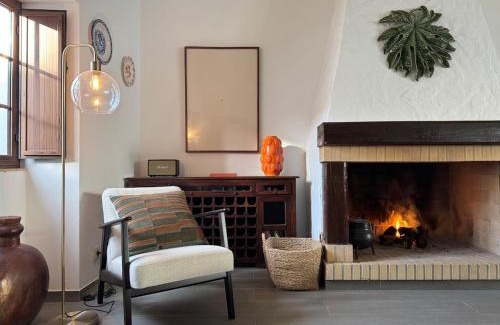 Baiona Casa | The Traditional Home with Heated Pool, BBQ, Fireplace