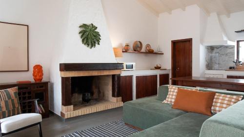 Baiona Casa | The Traditional Home with Heated Pool, BBQ, Fireplace