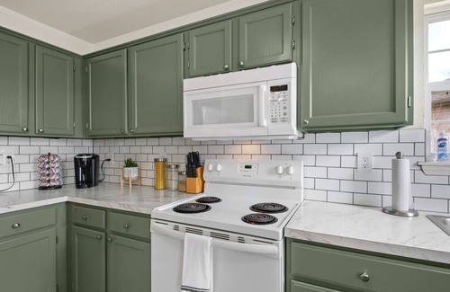Bentonville Casa | The Trailhead-1/2 mi to Applegate Trail