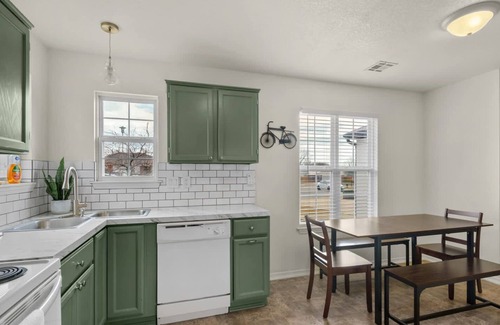 Bentonville Casa | The Trailhead-1/2 mi to Applegate Trail