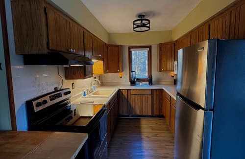 Goodman Cabina | The Trailside Refuge