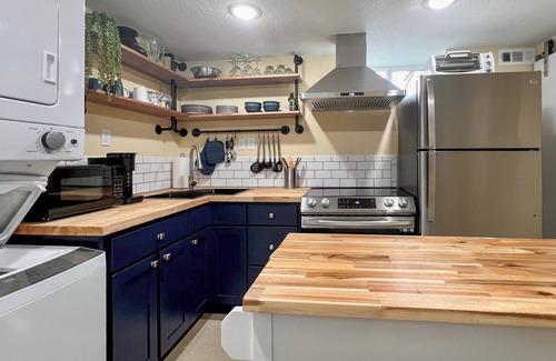 Twin Falls Casa | The Travelers Hideaway: King & Queen, Pet-friendly!