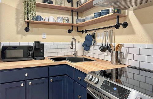 Twin Falls Casa | The Travelers Hideaway: King & Queen, Pet-friendly!