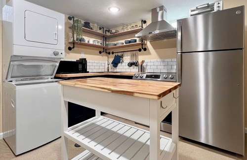 Twin Falls Casa | The Travelers Hideaway: King & Queen, Pet-friendly!