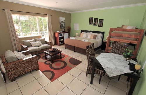 Farrarmere Casa | The Travellers Friend - Urban Jungle