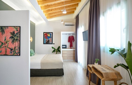 Skiathos Hotel | The Tree