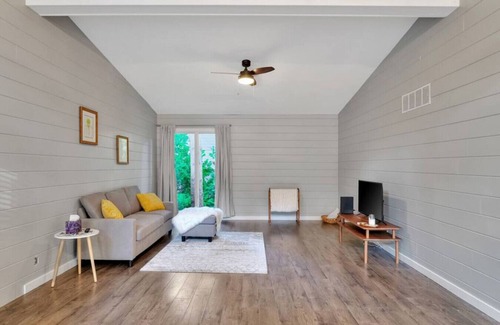 Mahomet Casa | The Tree Haus in Mahomet