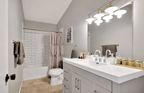 Mahomet Casa | The Tree Haus in Mahomet