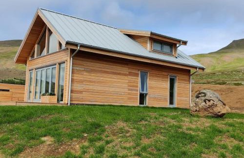 Hvalfjarðarsveit Casa | The Treehouse