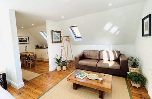 Cockleford Cabaña | The Treehouse, peaceful hideaway in the Cotswolds