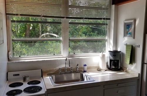 Melbourne Village Apartamento | The Treehouse:Treeline View, Screened Porch, Private Balcony