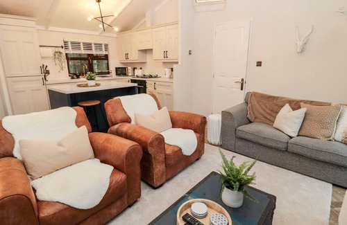 Swarland Cabaña | THE TREELINE, pet friendly, with a garden in Felton