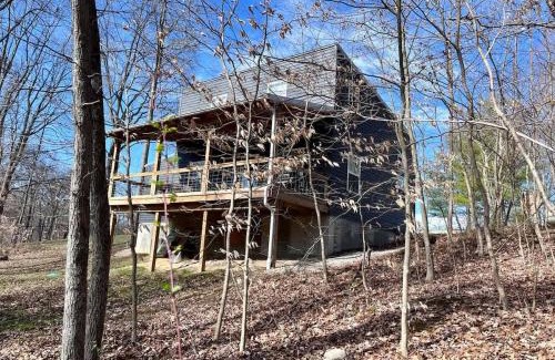 Logan Casa | The Treetop A Hocking Hills Villa Treat
