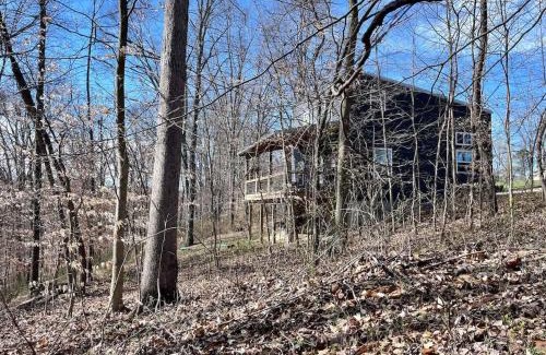 Logan Casa | The Treetop A Hocking Hills Villa Treat