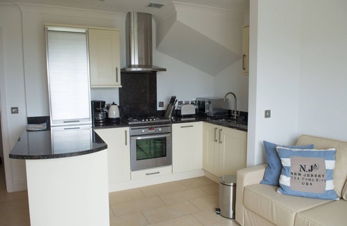 Treyarnon Cabaña | The Treyarnon Suite at Ocean Blue, a beautifully appointed two-bedroom apartment